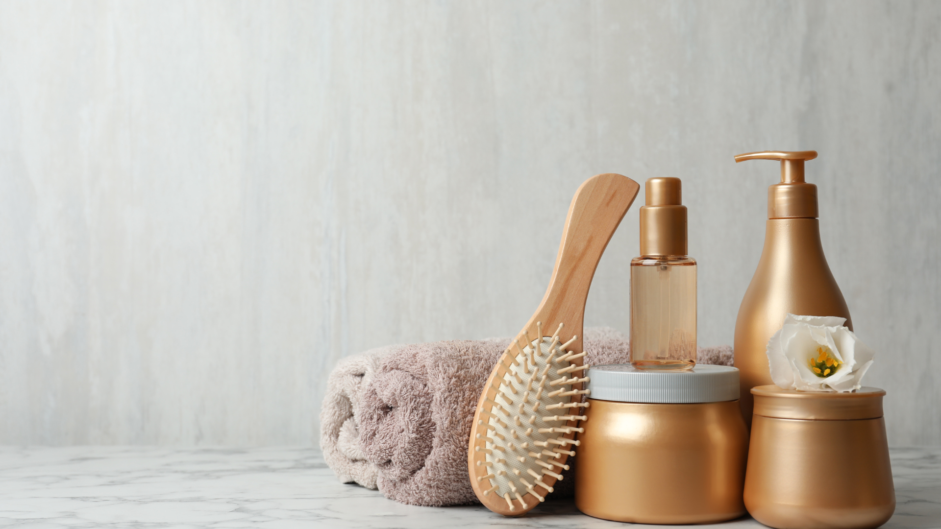 Satin vs. Cotton Pillowcases Choosing the Best for Your Curly Hair